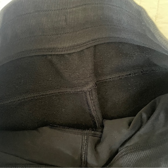 lululemon scuba short HR - Picture 3 of 4